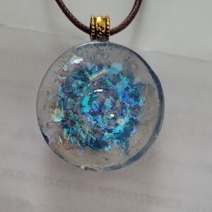 Elegant Blue and Gold Pendant Necklace